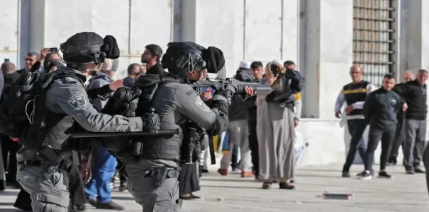 150 مصابا.. اشتباكات عنيفة بين الشرطة الإسرائيلية وإريتريين في تل أبيب