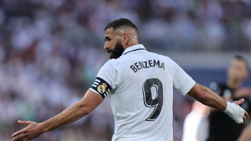 جولة في ملاعب العالم| برشلونة يطيح بـ 4لاعبين.. وتشيلسي يبحث عن صفقة جديد.. وبنزيما مهدد بالغياب عن فرنسا