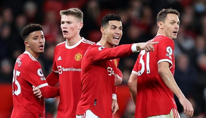 قبل مواجهة آرسنال..  تين هاج يطرد خماسي مانشستر يونايتد من غرفة الملابس