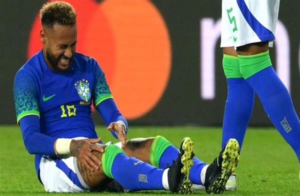 مدرب البرازيل يتهم مدافع تونس بتعمد إيذاء نيمار لابعاده عن المونديال