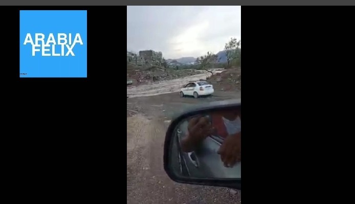 مشهد مروع لحادثة سيل في محافظة لحج ، يودي بأسرة كاملة