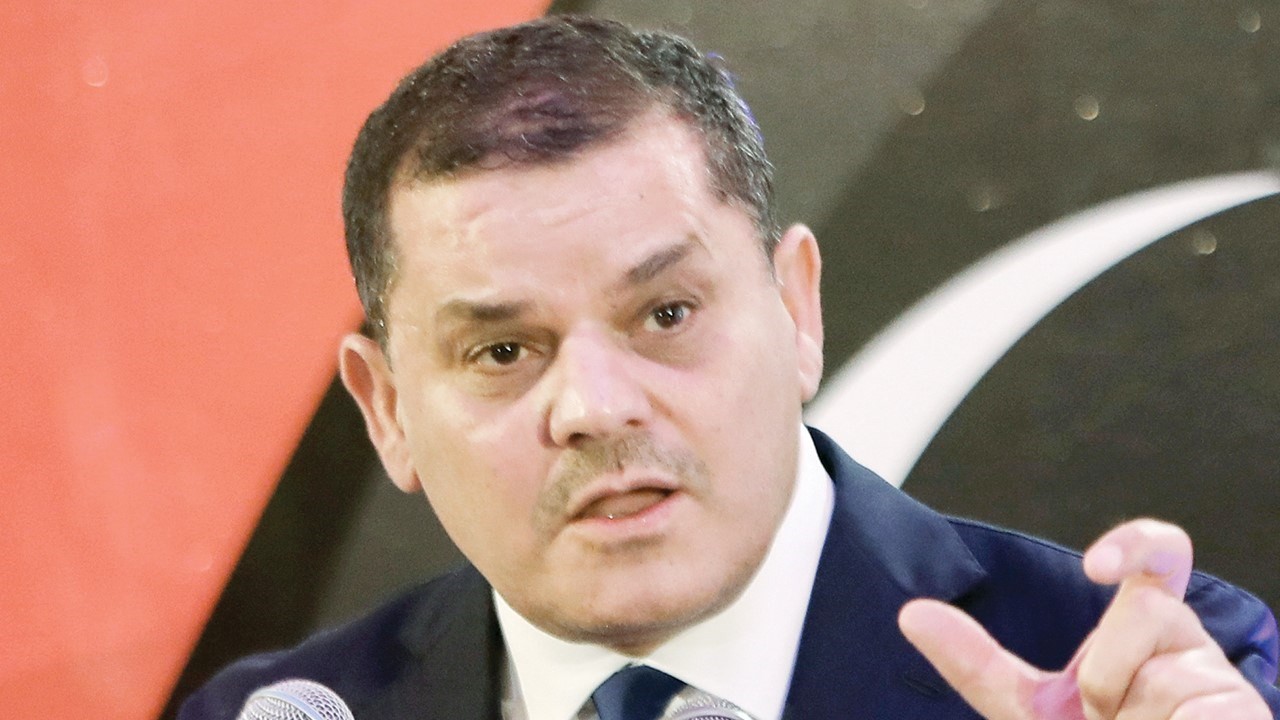 سيارات فارهة وهواتف آيفون هدايا.. تقرير المحاسبة يتهم الحكومة الليبية بالفساد والدبيبة يؤكد: "يتبلون علينا"
