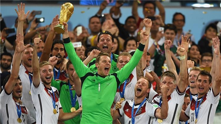 نوير مهدد بالغياب عن المنتخب الألماني في كأس العالم 2022