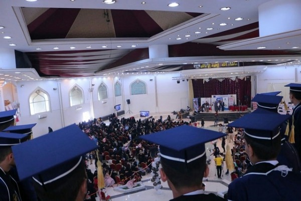 نادي الخريجين جحيم جديد في اليمن.. طلاب جامعات صنعاء يستغيثون: نتعرض للقمع والتعنيف خلال حفلات التخرج