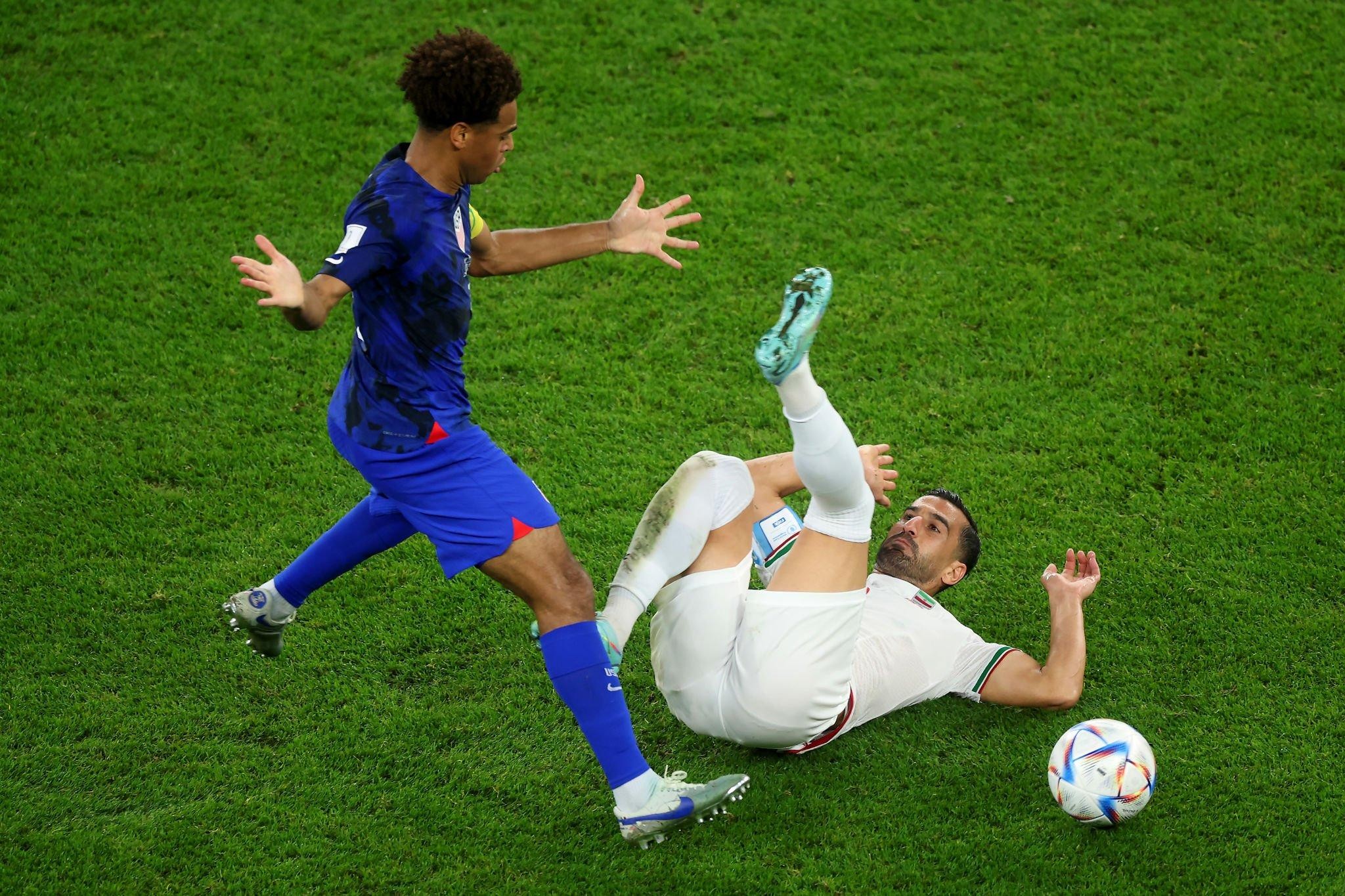 في مباراة مثيرة.. أمريكا تطيح بإيران خارج كأس العالم وتتأهل لدور الـ 16