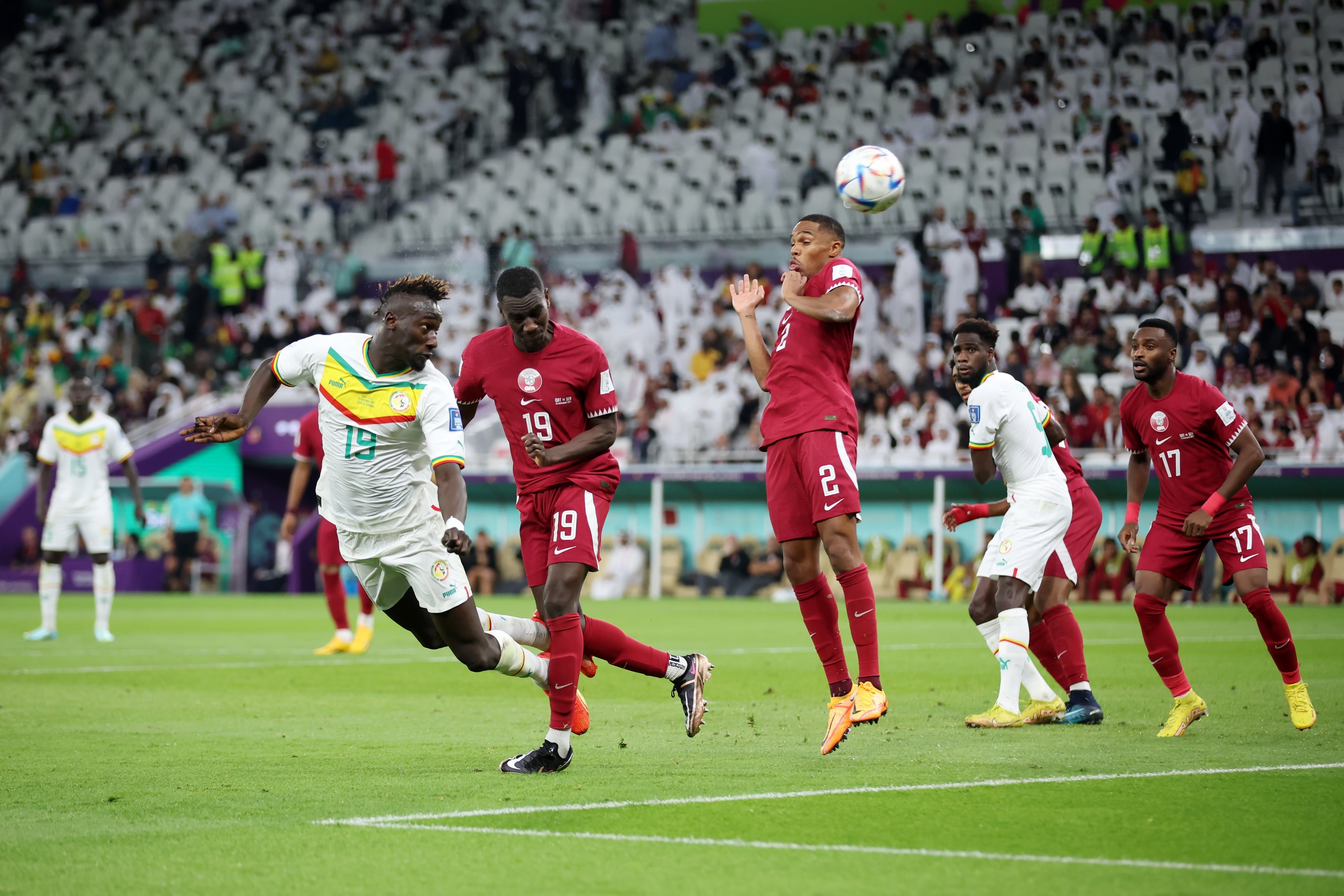 قطر تودع كأس العالم بثلاثية من السنغال.. ومونتاري يدخل التاريخ