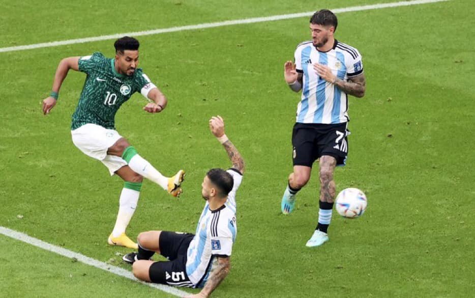 السعودية تحقق أرقام قياسية في كأس العالم.. وميسي يدخل تاريخ الأرجنتين رغم الهزيمة