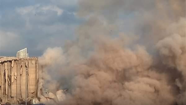 للمرة الثالثة.. اندلاع حريق كبير في مستودعات داخل مرفأ بيروت.. صور