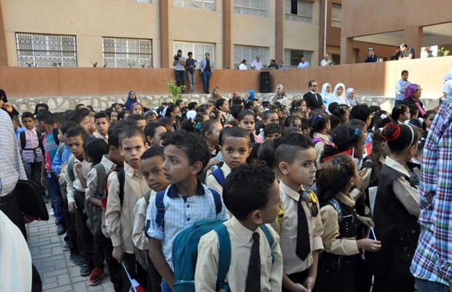 الفيروس الخلوي و"الجدري" يهددان التعليم في مصر.. والأهالي تطالب بتعليق الدراسة 