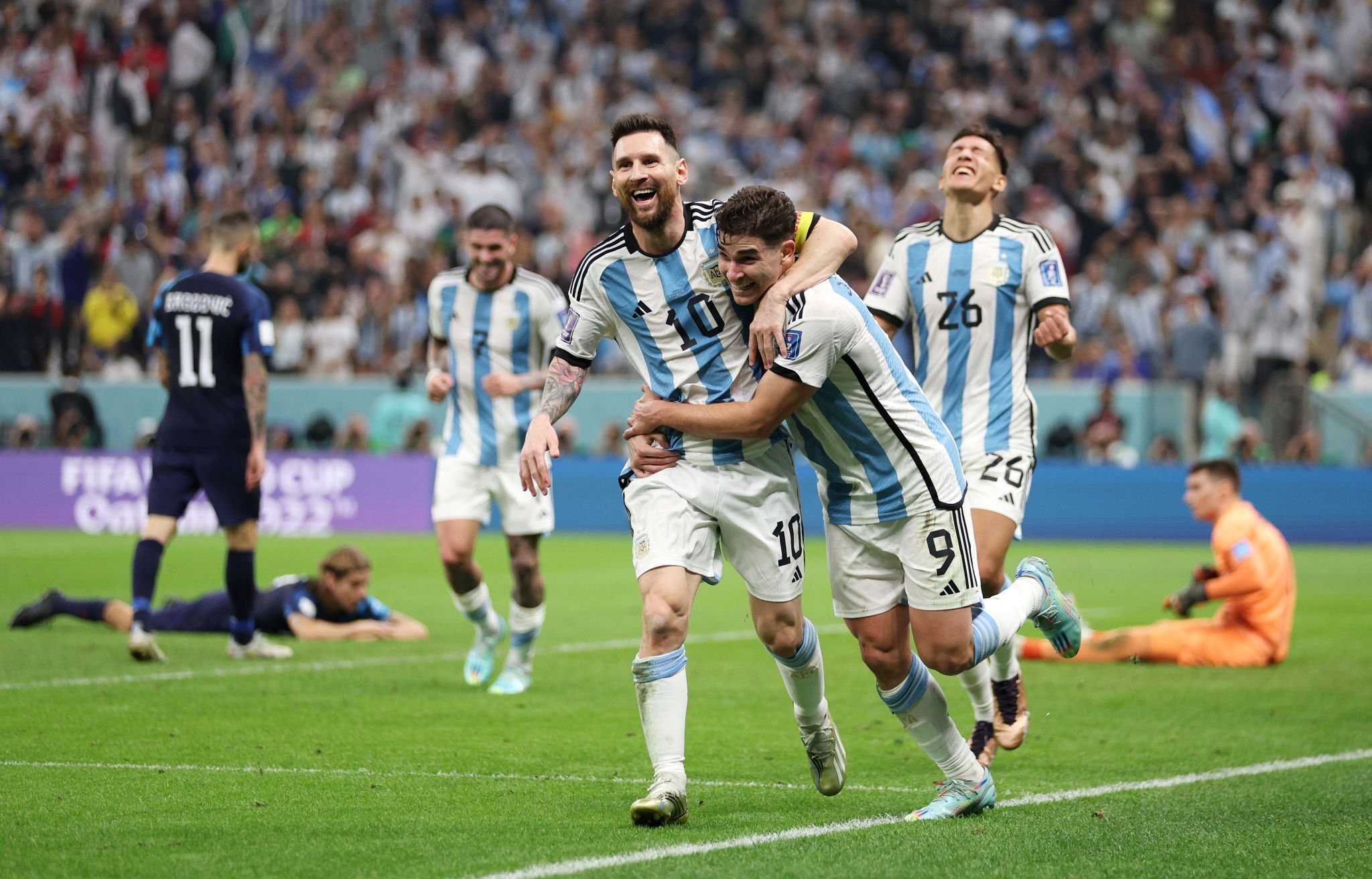 ميسي يبدع.. وألفاريز يرسم لوحة أرجنتينية.. راقصي التاجو يتأهلون لنهائي كأس العالم بثلاثية في كرواتيا