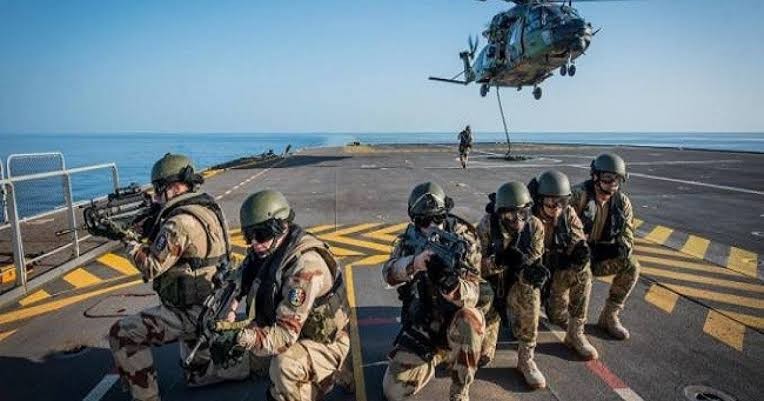 القوات المسلحة المصرية في مهام دولية على سواحل خليج عدن ومضيق باب المندب والحوثي يهدد بالرد عسكرياً 