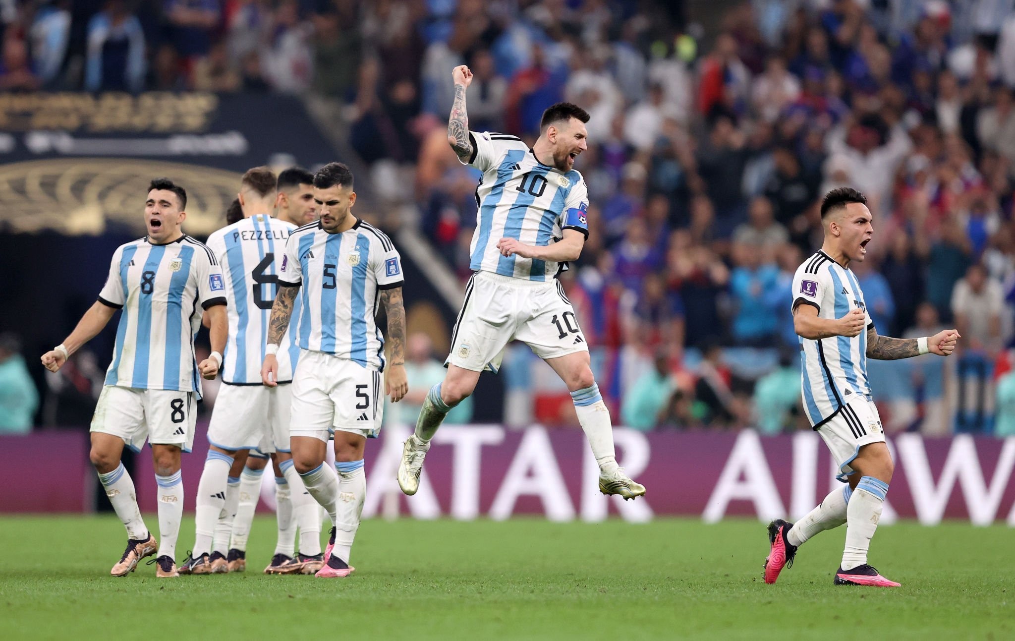 ميسي في ثوب مارادونا.. الأرجنتين بطلًا لكأس العالم 2022 في مباراة خيالية