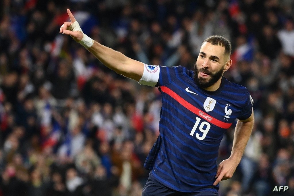 فضيحة في منتخب فرنسا.. ديشامب يتفق مع الطبيب على إقصاء بنزيما من المعسكر... واللاعب يلغي متابعة زملائه على إنستجرام