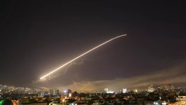 استشهاد 6 جنود سوريين في دمشق أثر الغارات الجوية الإسرائيلية