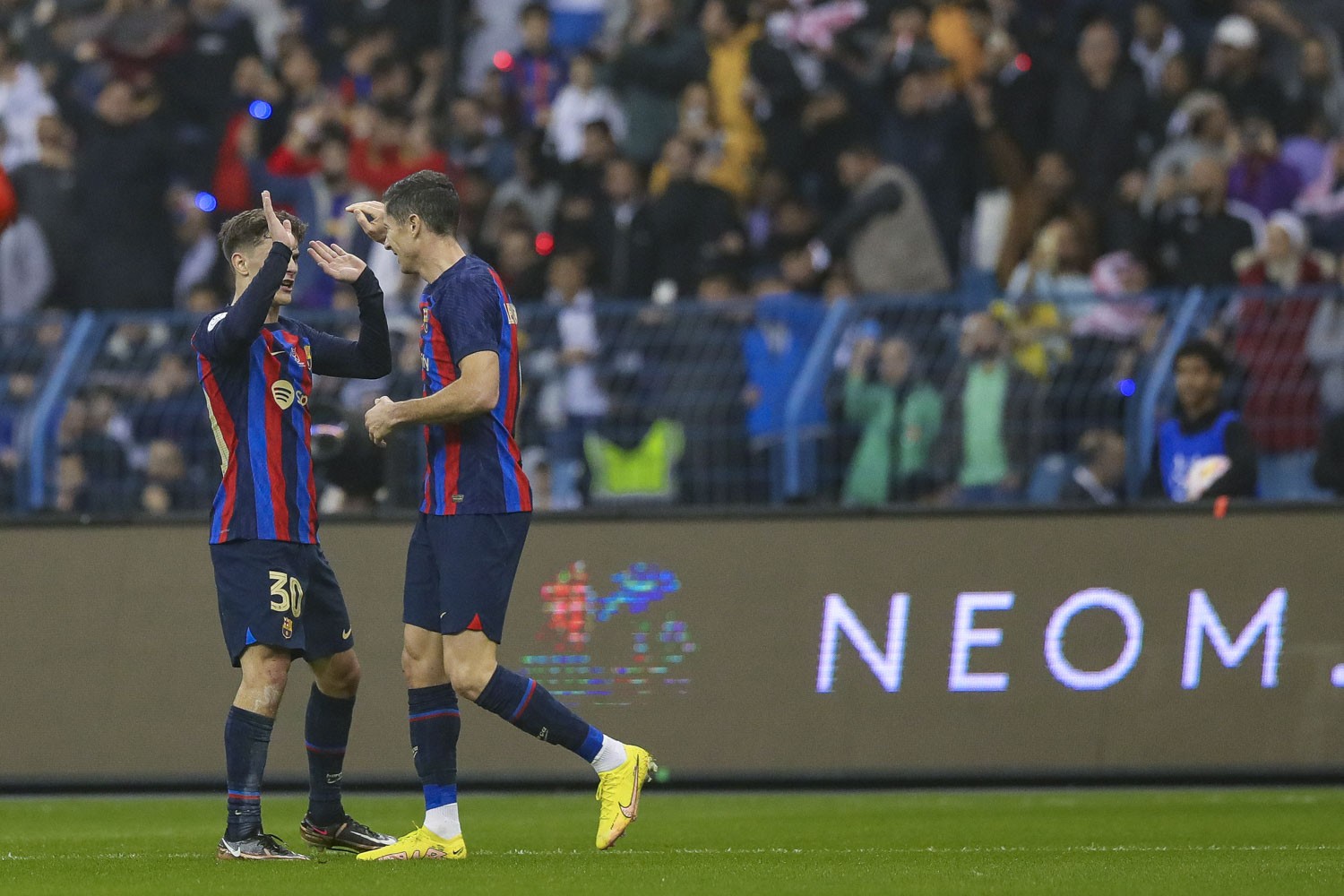كلاسيكو السوبر الإسباني.. برشلونة يقهر ريال مدريد بثلاثية ويحصد اللقب الـ14
