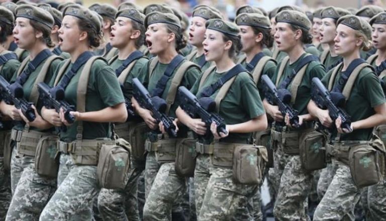الدنمارك تستعد لفرض الخدمة العسكرية الإلزامية علي النساء بسبب روسيا