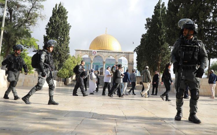 إسرائيليون يقتحمون المسجد الأقصى.. واعقتال 5 فلسطنيين