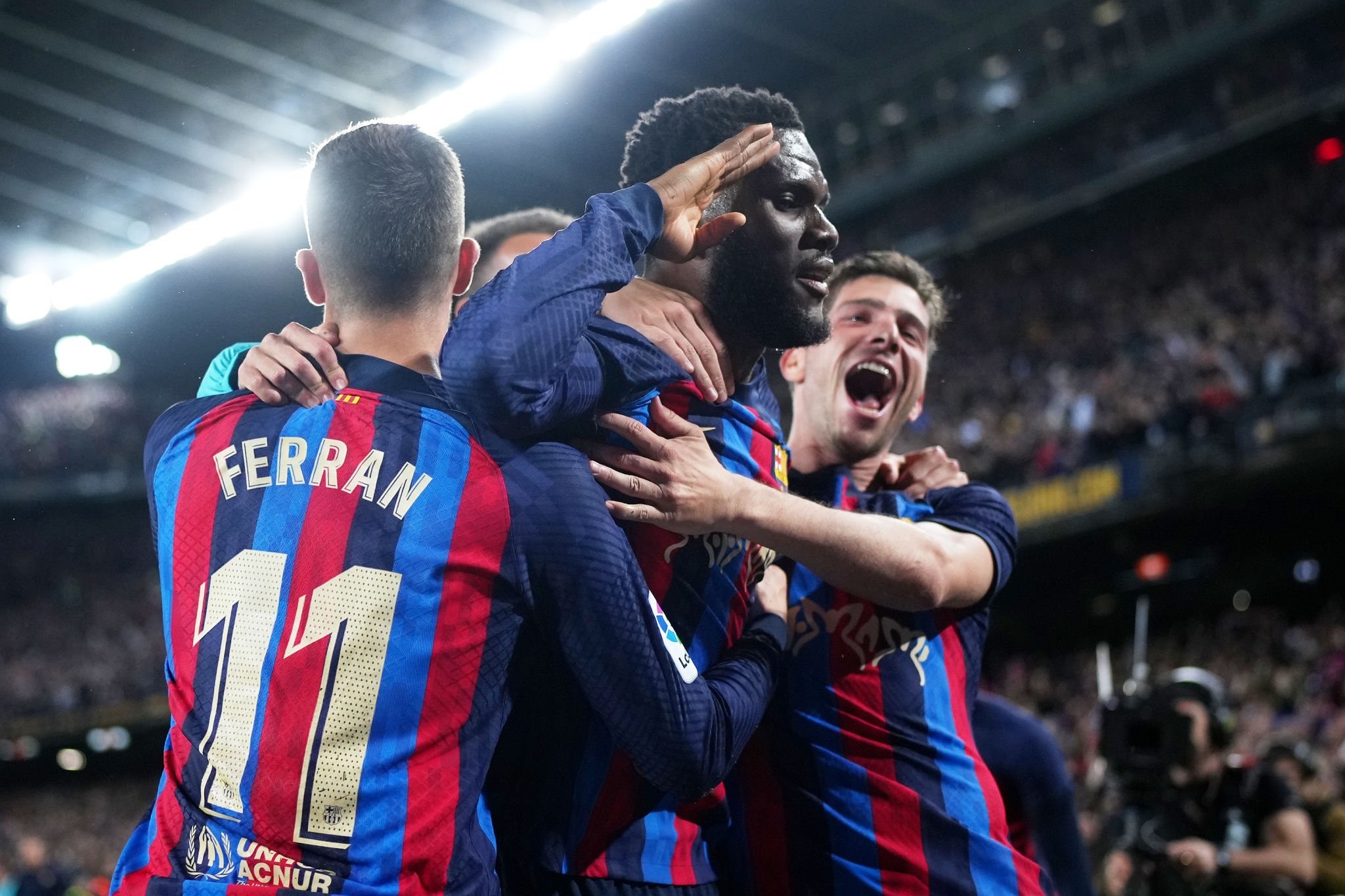 بهدف قاتل.. برشلونة يضرب ريال مدريد ويحسم الكلاسيكو وينفرد بصدارة الدوري الإسباني