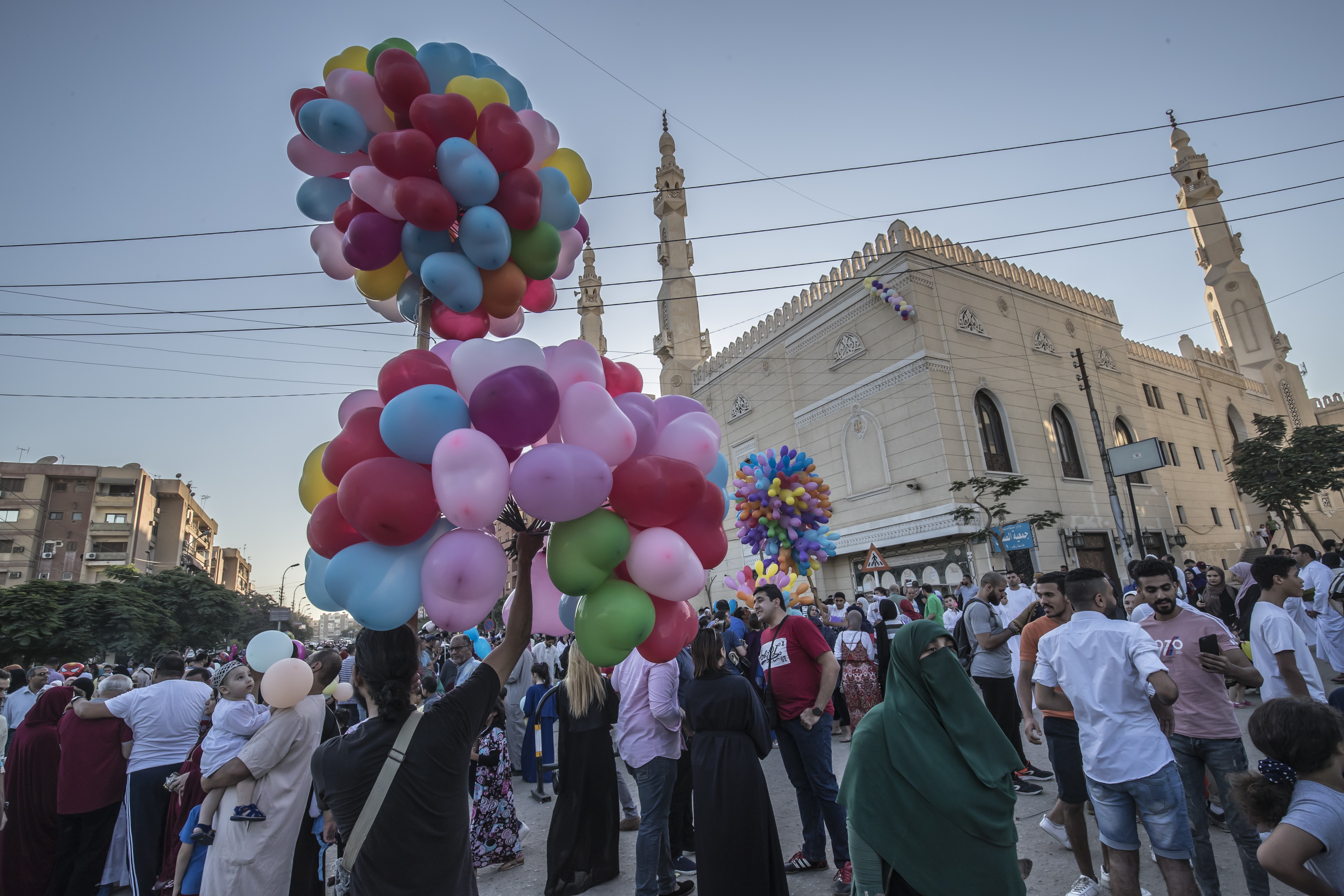 الجمعة أول أيام عيد الفطر في هذه الدول العربية