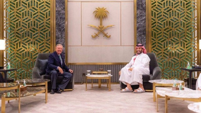 هاجم السعودية بعد مقتل خاشقجي .. لقاء مثمر للسيناتور الامريكي مع ولي العهد السعودي
