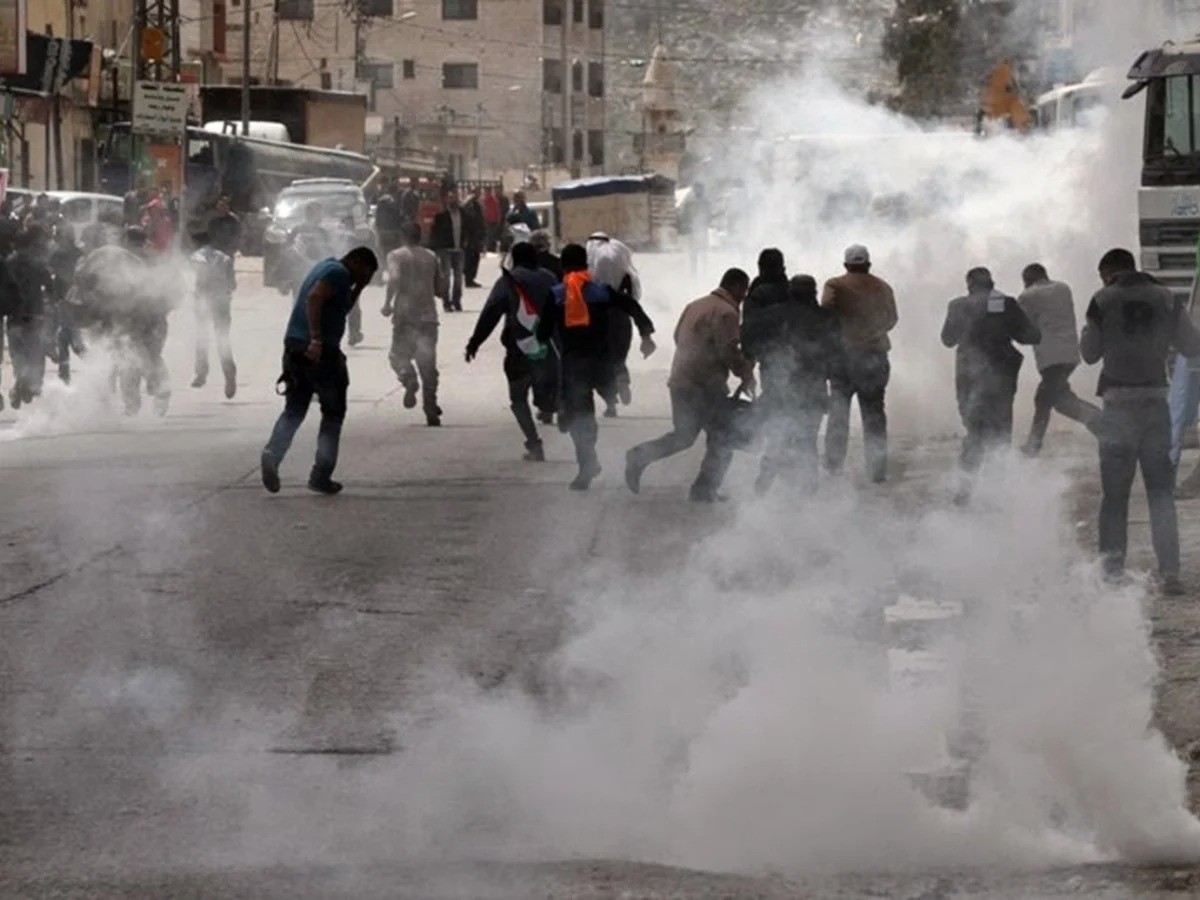 إصابة العشرات في مواجهات بين الفلسطينيين وقوات الاحتلال الإسرائيلى فى الخليل