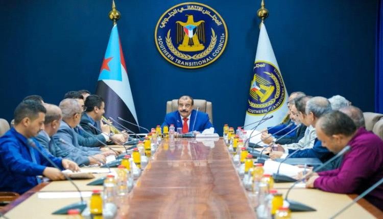 المجلس الإنتقالي يهدد بالإدارة الذاتية للجنوب مالم تتغير الحكومة الشرعية في اليمن