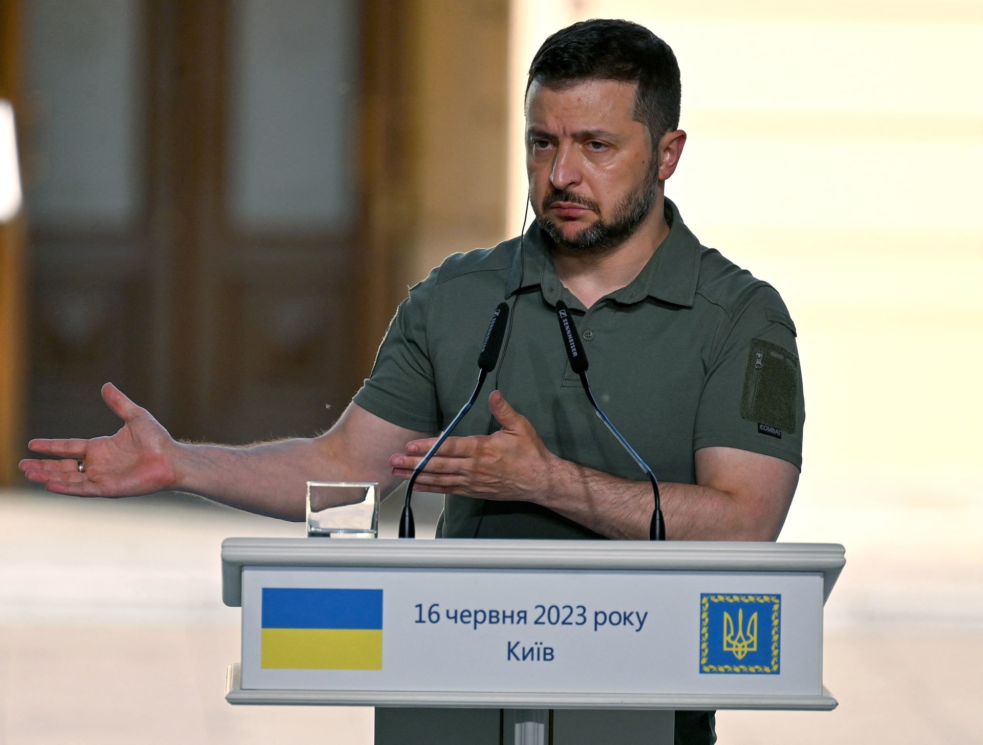 زيلينسكي محذرًا بوتين: كلما طالت مدة بقاء قواتك في أوكرانيا يزداد الدمار في روسيا