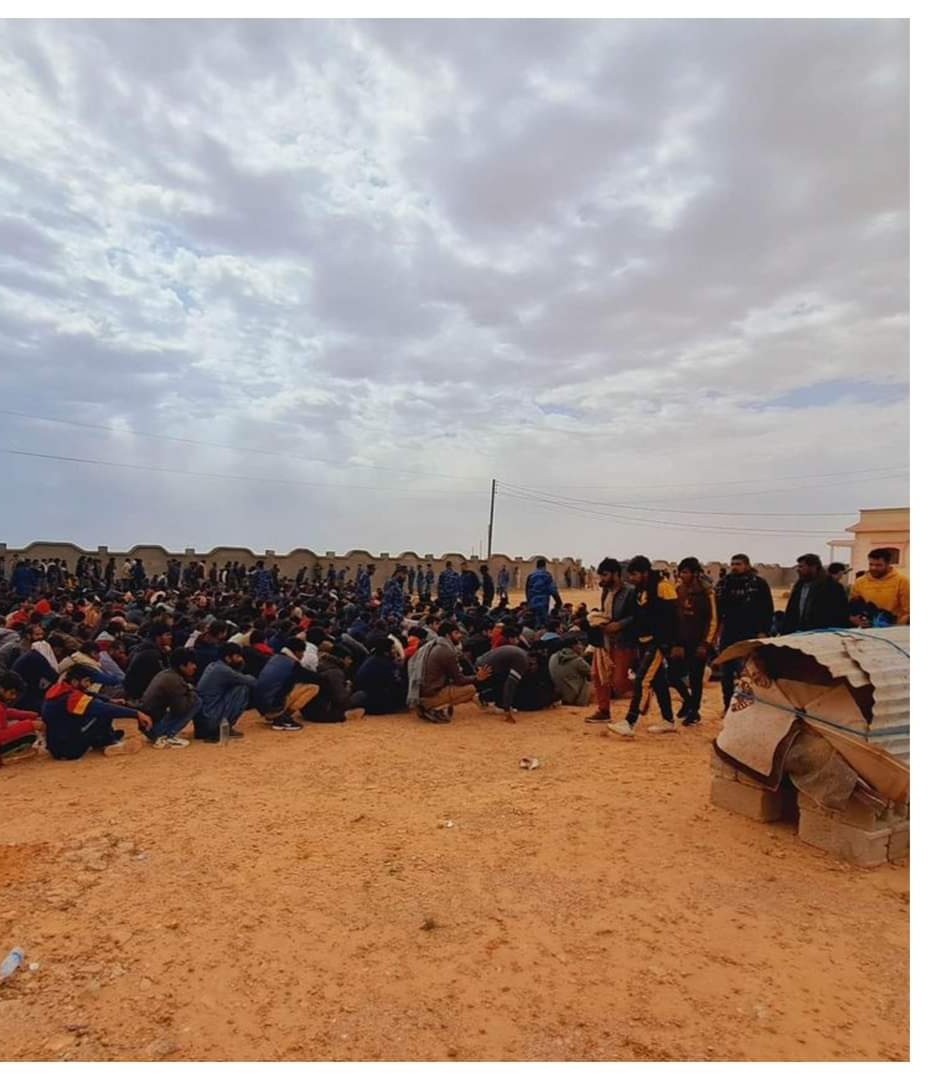 السلطات الليبية ترحل 2000 مصري بعد القبض عليهم في مخزن هجرة غير شرعية