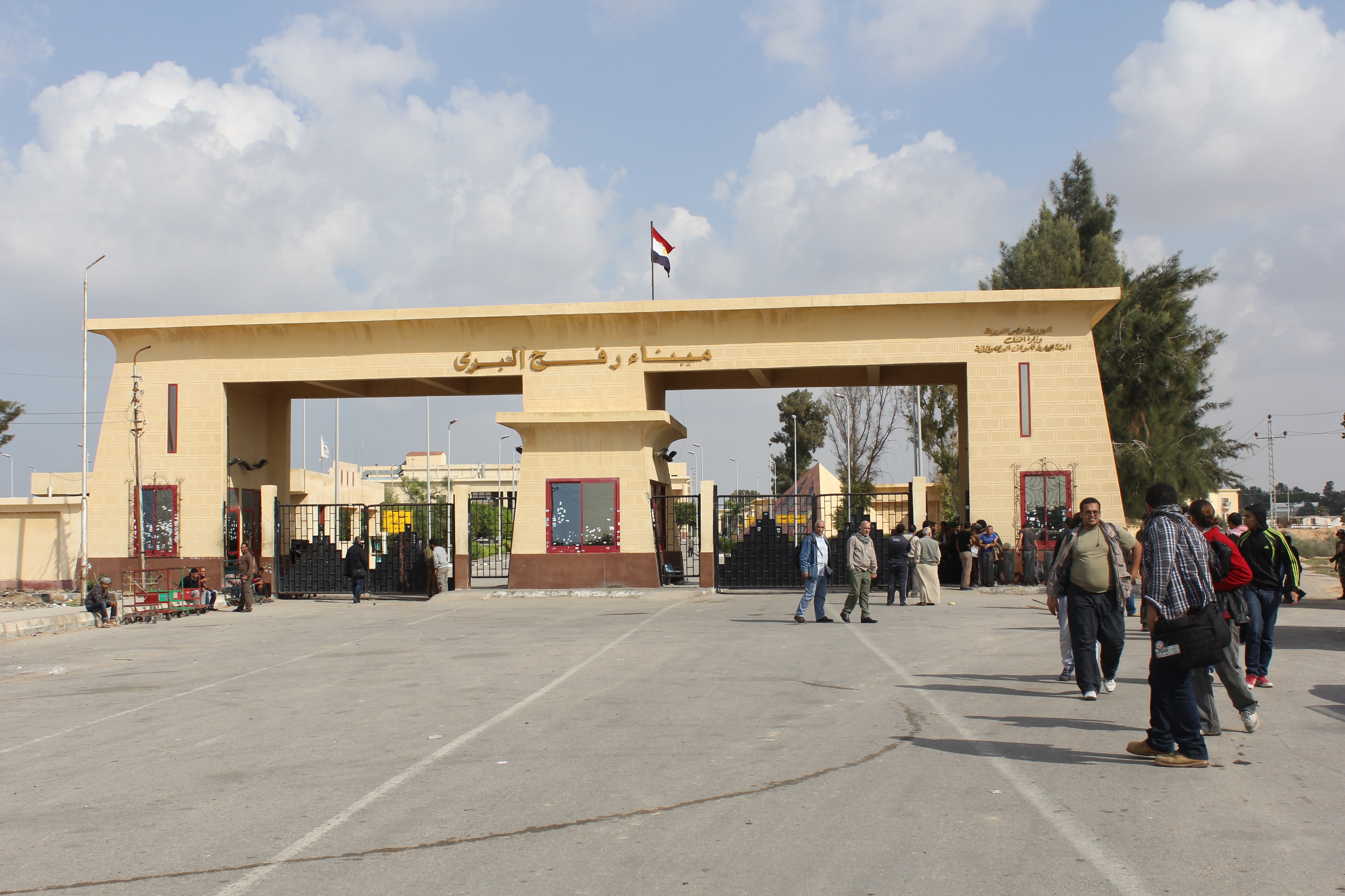 مصر ترفض السماح للرعايا الأمريكيين العبور من معبر رفح وتضع شرطًا
