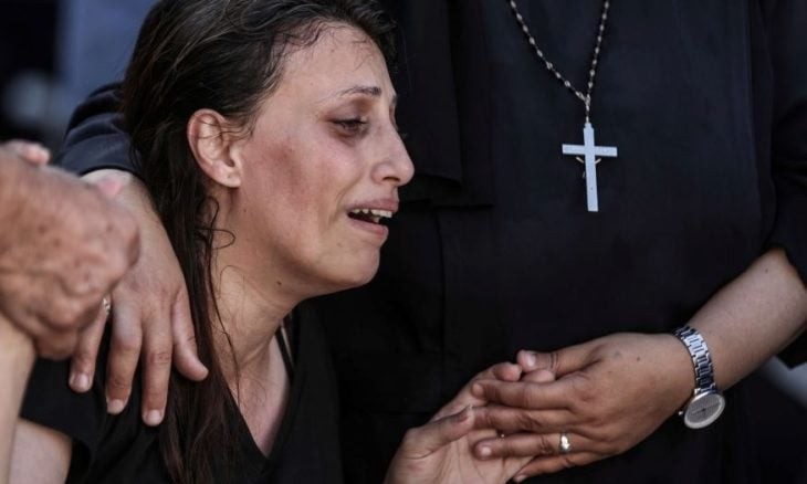 ليست حرباً ضد المسلمين فقط.. بل ضد كل ماهو فلسطيني: رصاص اسرائيل يستهدف مسيحيي غزة