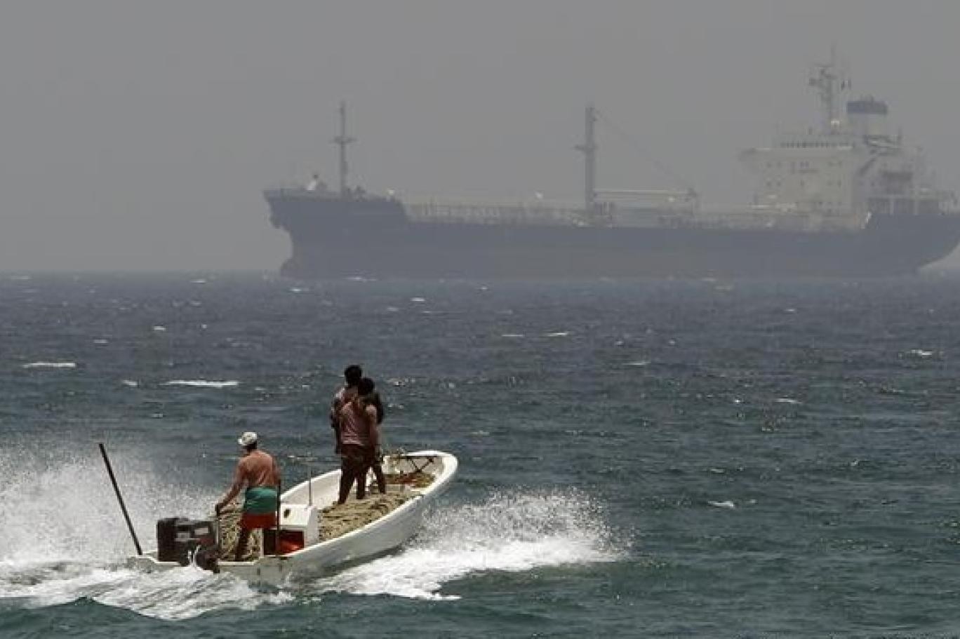 تلجراف: السفن الحربية البريطانية لا تستطيع مهاجمة أهداف الحوثيين