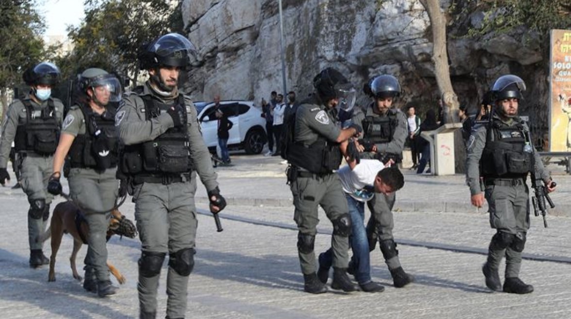 مداهمة مستفزة.. إسرائيل تعتقل فلسطينيًا بسبب "محمد رسول الله"