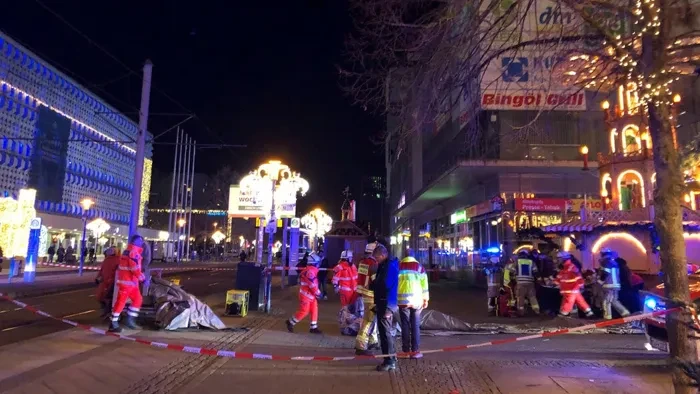 مشاهد تذكر بالحرب.. شهود يصفون "لحظات الرعب" في حادث الدهس بألمانيا