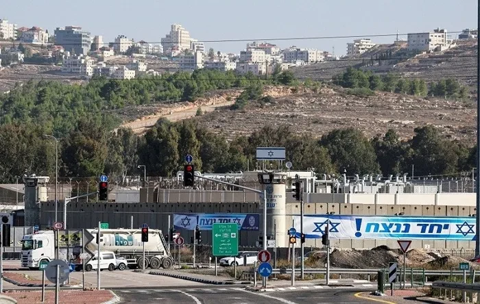 إصابة 14 فلسطينيا جراء اعتداءات الاحتلال قرب سجن عوفر